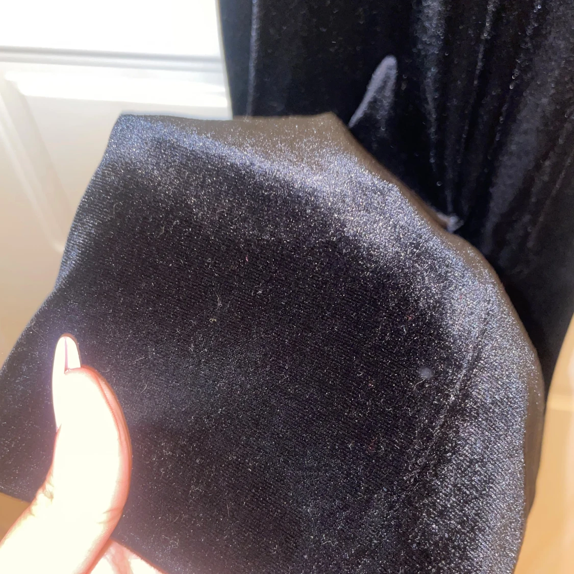 Svart lång sammetsklänning NLY One - 2