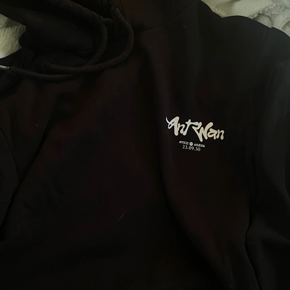 Svart Ant Wan hoodie med tryck - 1
