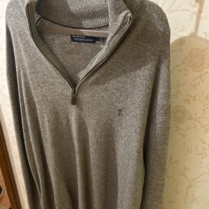 Polo Ralph lauren - Säljer denna sköna halfzip tröja då den inte används mer, använd vid fåtal tillfällen och den har inga märken eller defekter