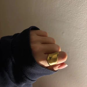 StainlessMe ring - Guldig ring från StainlessMe! Rosfritt stål i mycket bra skick😊