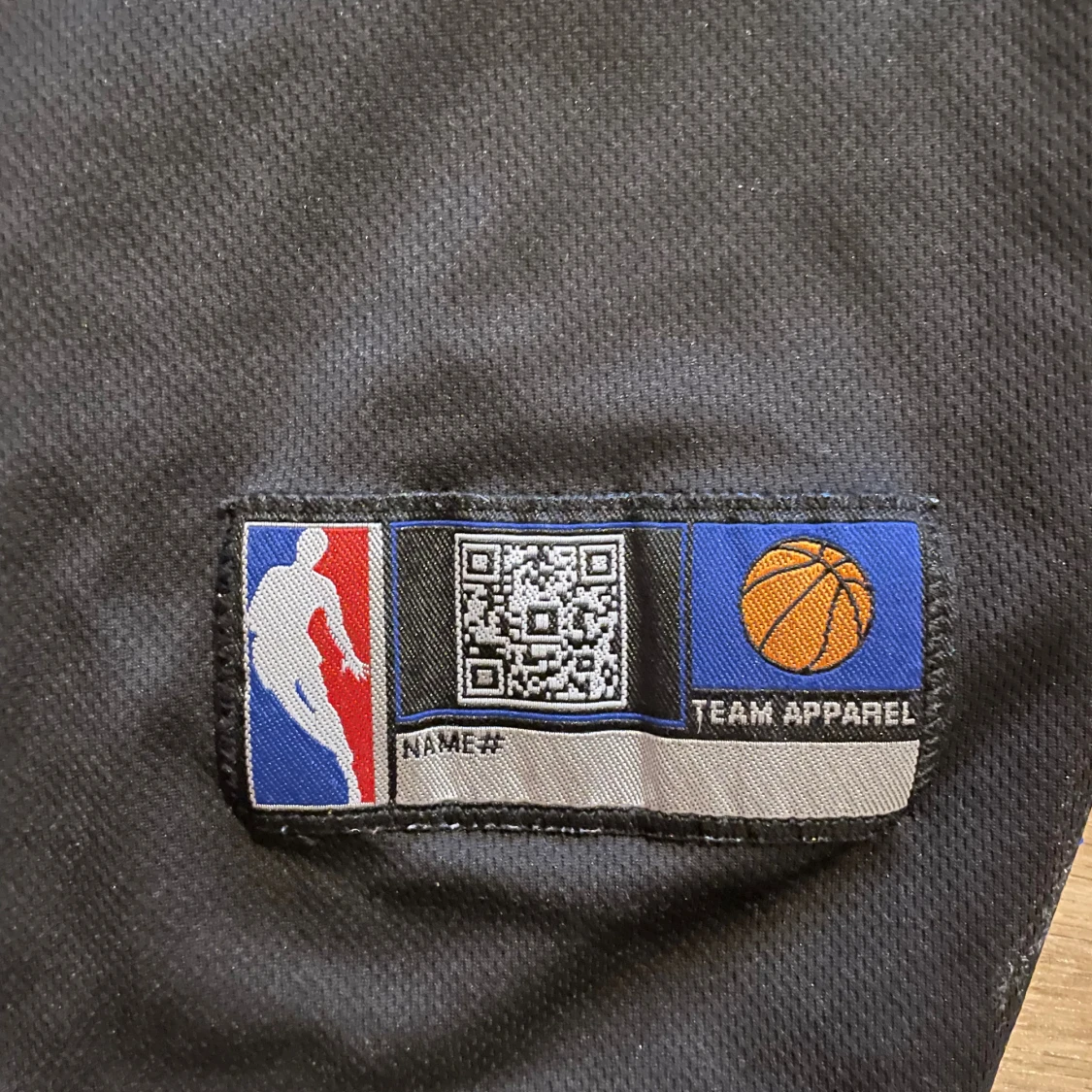 Svart Lakers basketlinne LeBron James - 2