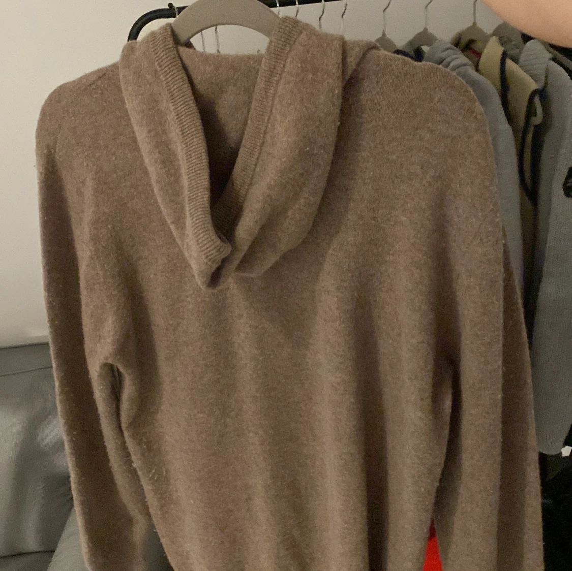 Beige hoodie i kashmir med snörning - 4