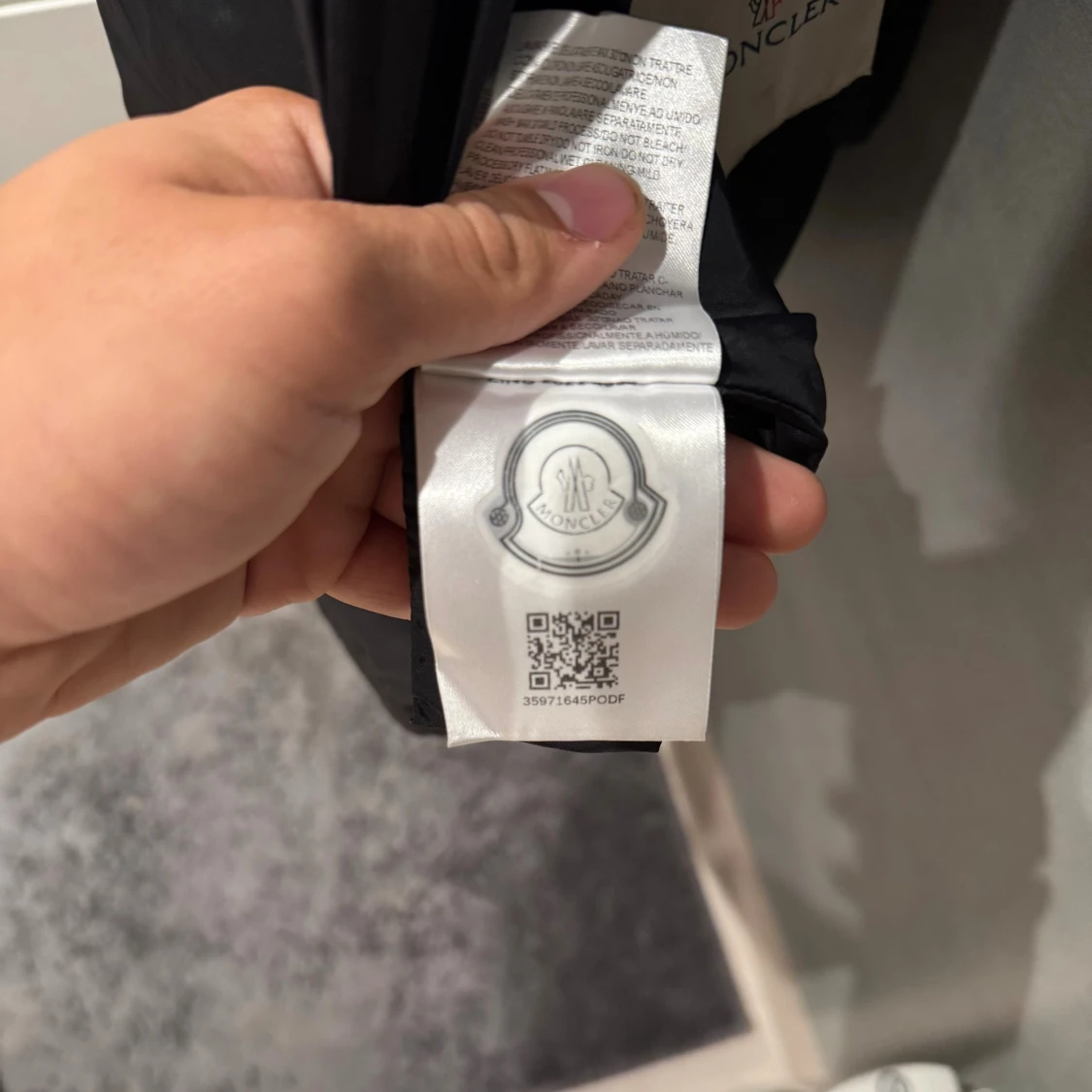 Svart vindjacka från Moncler - 2