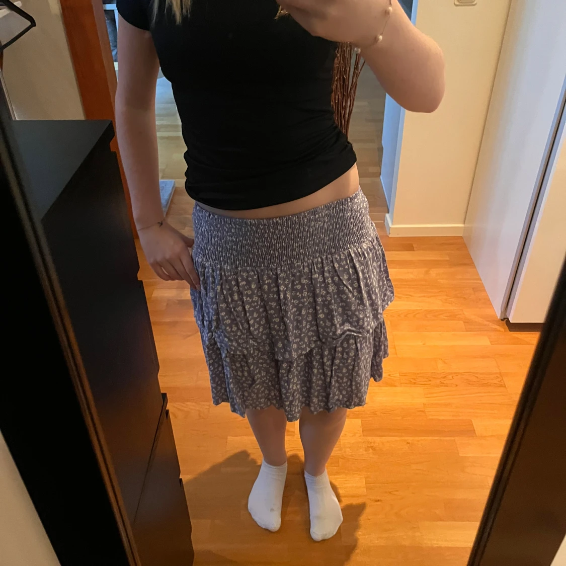 Blommig blå volangkjol med resår - 1