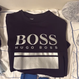 Hugo boss tröja  - Några få användningar, men i toppskick.