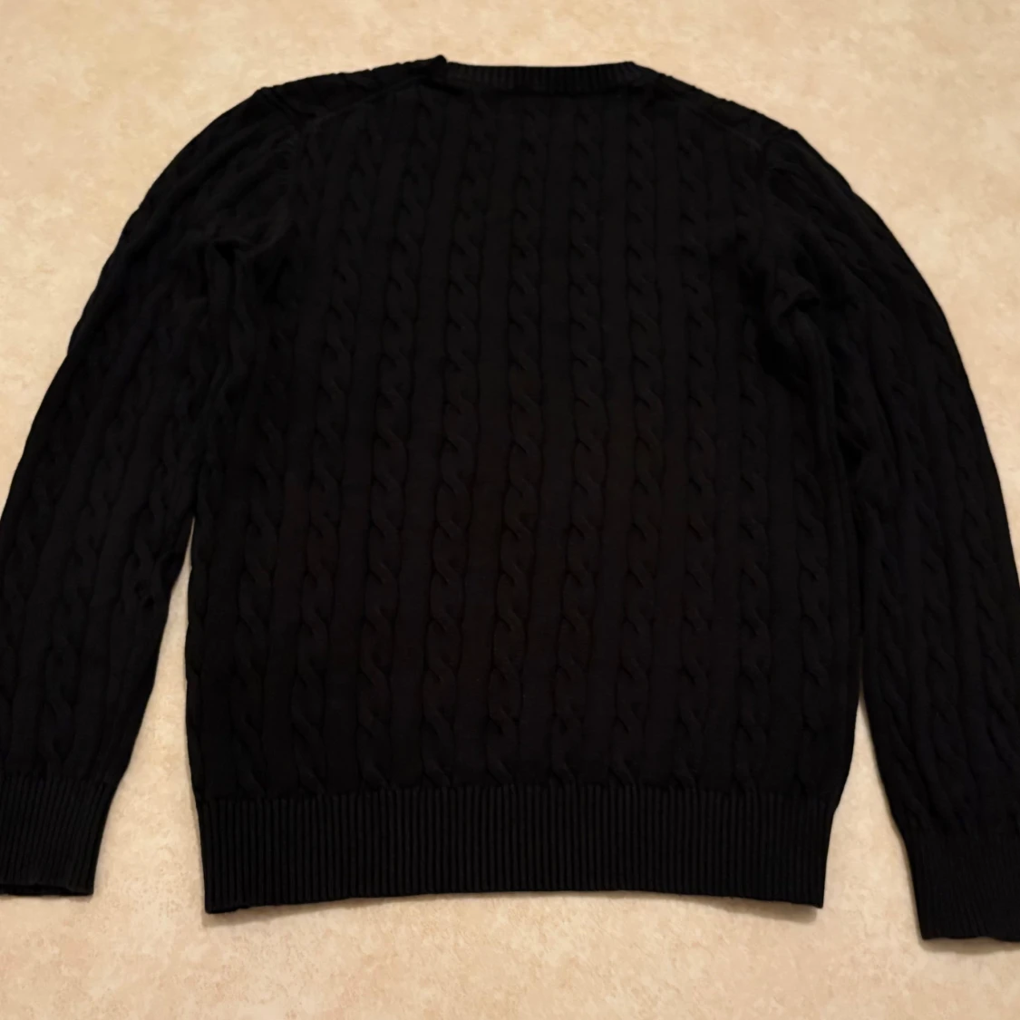 Svart kabelstickad tröja från Gant - 3