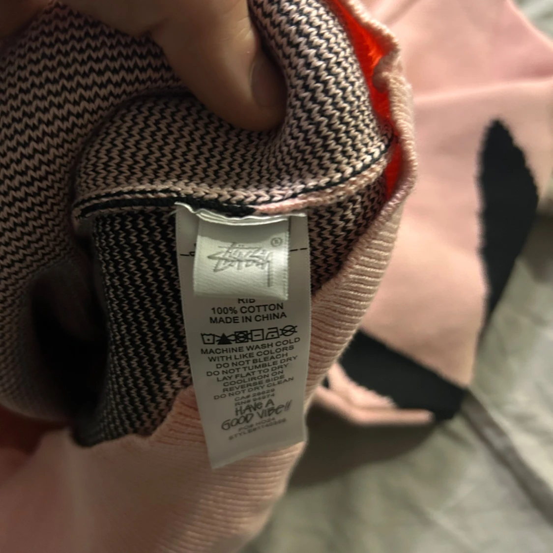 Rosa Stüssy knitted tröja med svart print  - 2