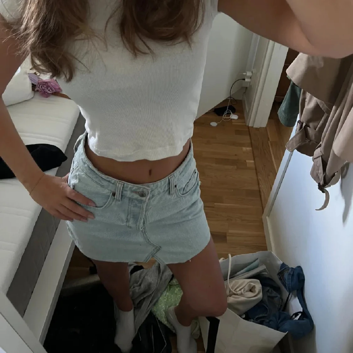 Ljusblå jeanskjol med klassisk look