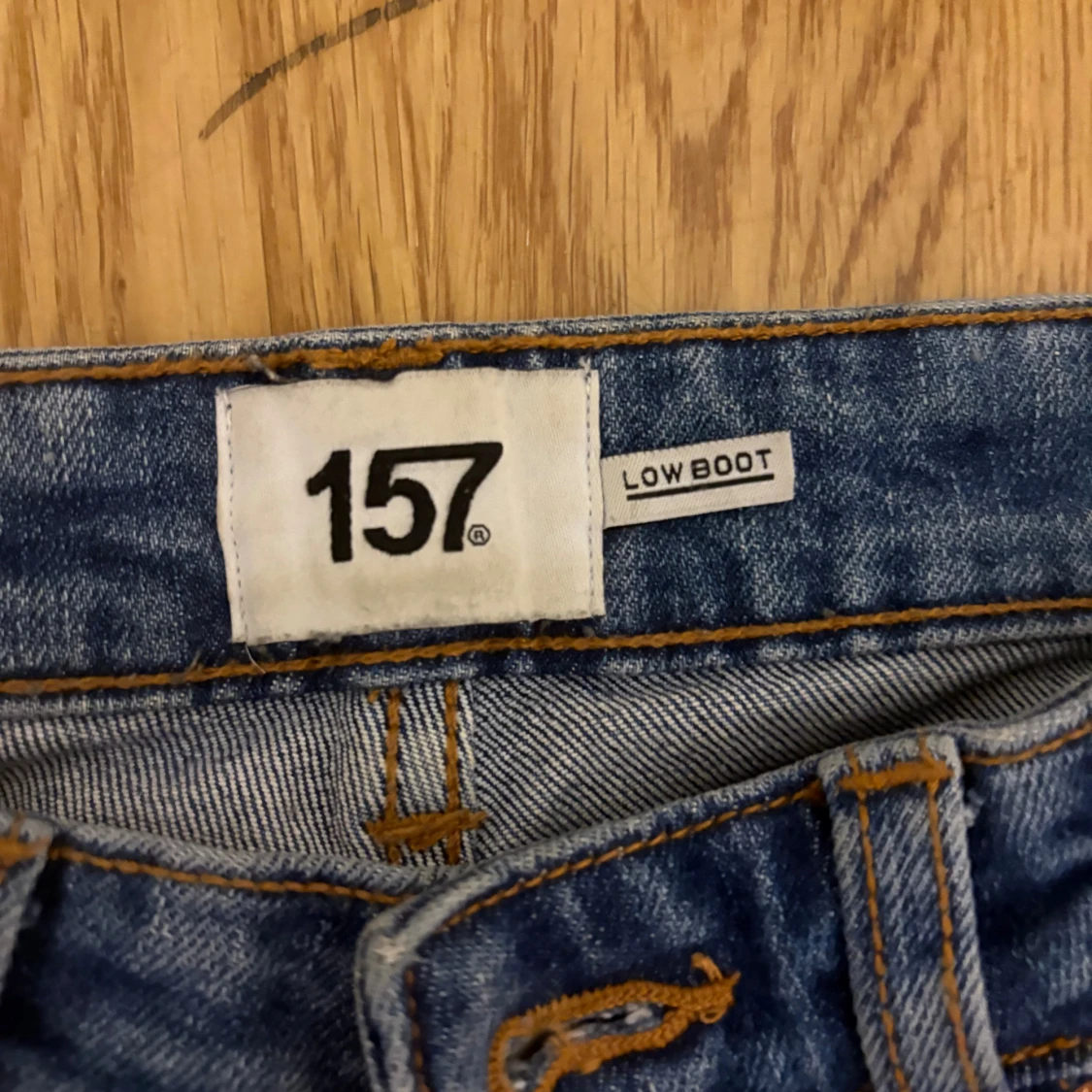 Mörkblå utsvängda Jeans - 2