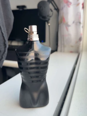 Jean Paul  - Jean Paul parfym helt ny oanvänd. Luktar väldigt bra. Många bär på den.