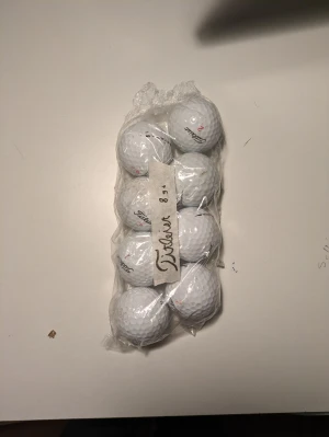 Golfbollar 8st( Titelist) - Fina Titelsitbollar med små tecken på slitningar men funkar precis som nya.