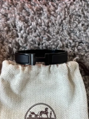 H armband - Säljer mina H armband, Size 17!