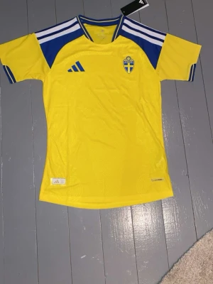 Sverige Hemmatröja 2025/26 - Sveriges hemmatröja 25/26 riktigt perfekt för match, träning och en snygg outfit