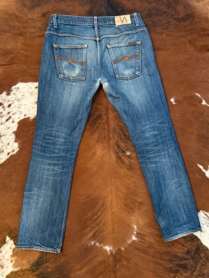 Selvage Nudie HankRey - Tjena! Säljer dessa riktigt feta selvage jeans i den eftertraktade Straightfit modellen HankRey som inte längre produceras, W33/L34, fint skick men lite lagningar, hör av dig vid funderingar!🙌