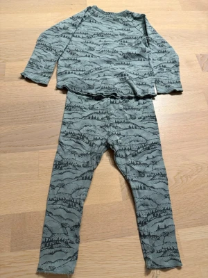 H&M set i strl 86 - Barn pyjamas i Fint använd skick 