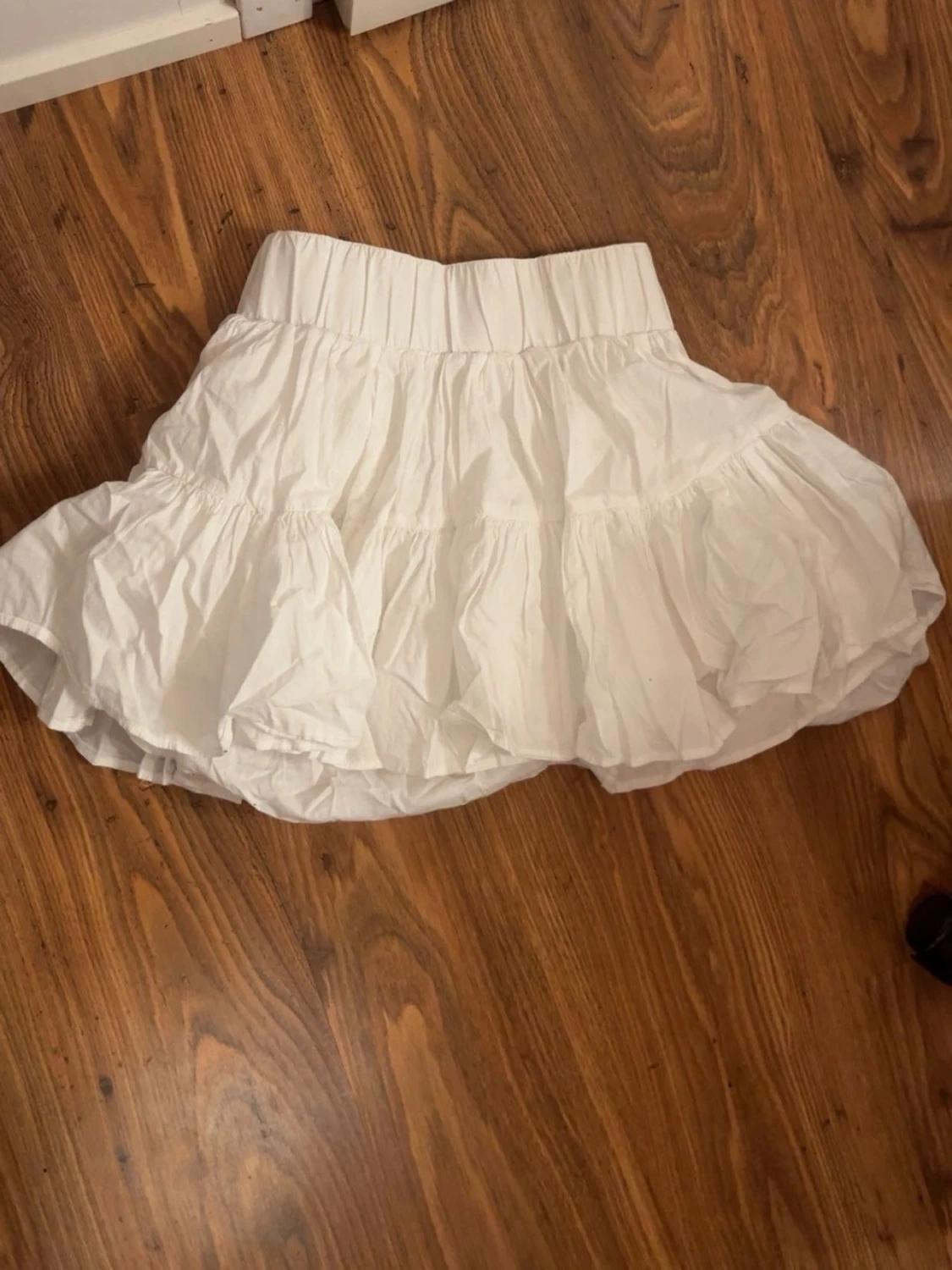 Vit volangkjol från H&M, storlek 36 - 1