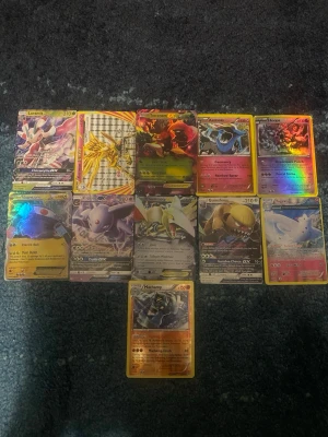 Pokémon kort  - Säljer lite olika Pokémon kort från när jag va liten  Säljer alla tillsammans i lite olika skick   Skriv om ni har frågor:)