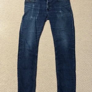 Slim fit Diesel Jeans  - Diesel jeans i riktigt fet tvätt. Storlek 29W 32L