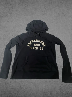 Abercrombie fitch  - Abercrombie fitch hoodie Storlek:S Skick:9/10 Pris:500 Priset är ej hugget i sten.