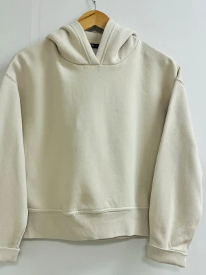 Hoodie  - Säljer min Zara-hoodie i mycket gott skick, som ny.