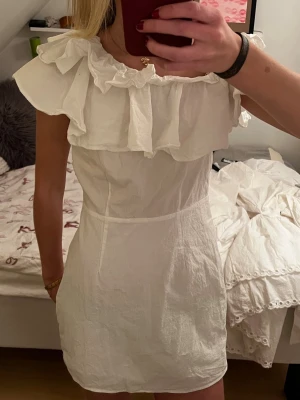 Vit klänning  - Superfin klänning i storlek S🌟 Perfekt till studenten eller skolavslutning💕