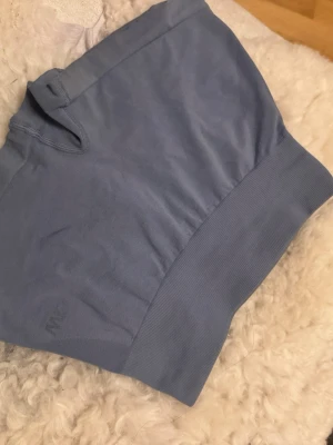 Blåa icaniwill shorts - Fina blåa träningsshorts, jag säljer dem för att de har blivit för små , använt för länge sedan några gånger bara 