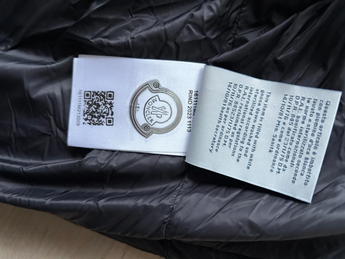 Svart Moncler pufferjacka med huva - 4