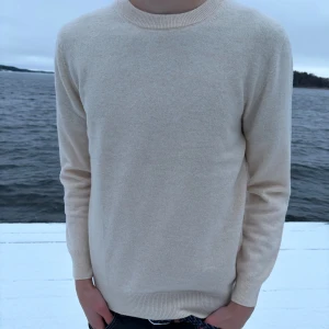 100% Merinoull Tröja - Tja! Säljer en tvär fet 100% Merinoull tröja. Otroligt skön. Endast provad, helt ny. Hör av dig om du har någon fundering!