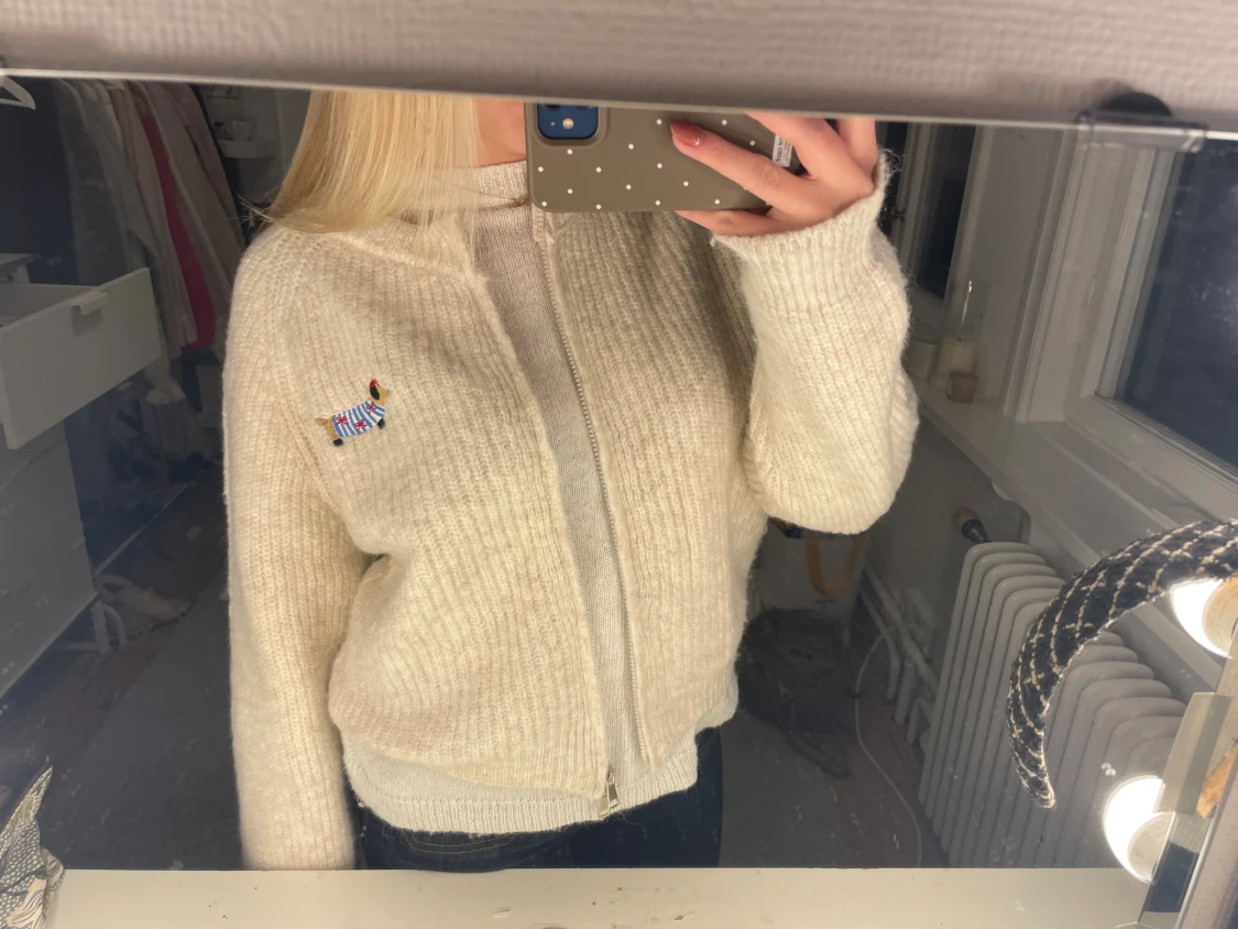 Beige stickad kofta med dragkedja - 1