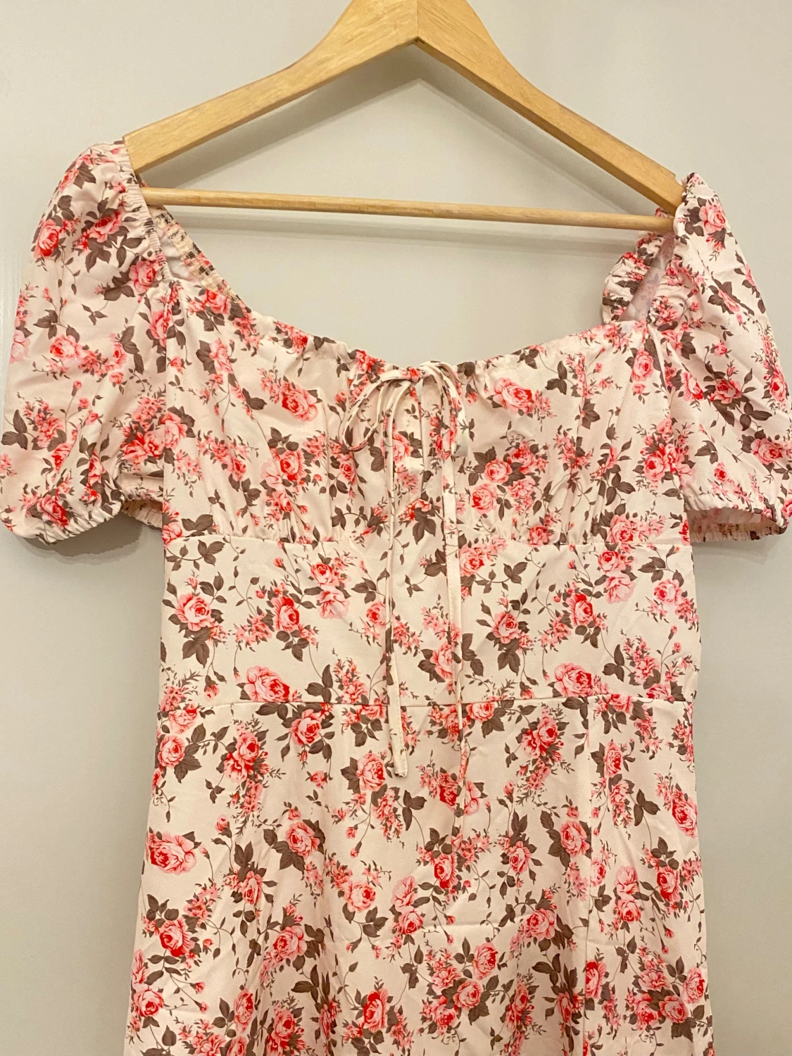 Blommig långklänning med puffärm - 1