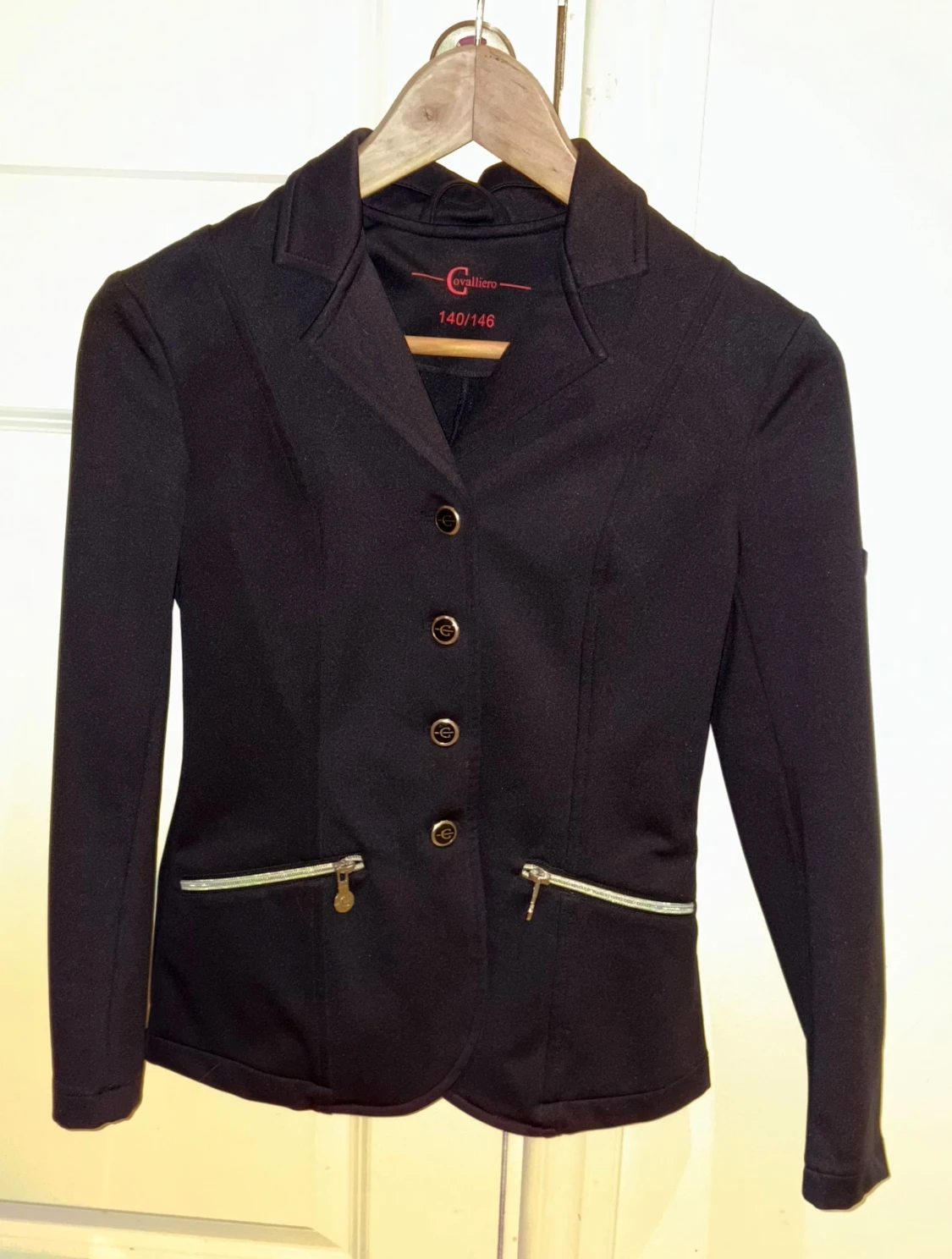 Svart kavaj från Covalliero