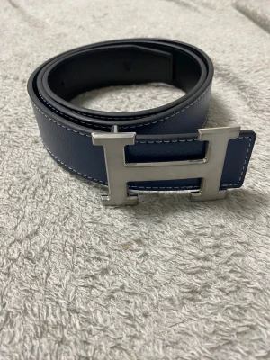 H bälte  - Kom privat för mer information 