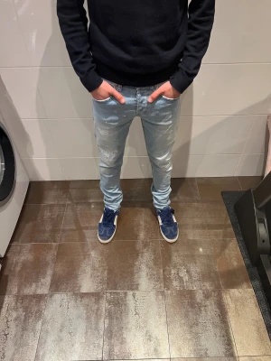 Dondup george - Dondup jeans | Riktigt feta och populära jeans | Skick= 9,5/10 | nypris= 4000 kr | vårt pris=599kr| Hör av dig vid minsta fundering!