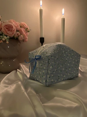 Ella bag 💙💫✨ - En stilren necessär som är egenhändigt tillverkad med hållbart material, lätt att rengöra och rymmer alla dina favorit produkter ✨                      249kr💙🦋💫✨🫶🏻