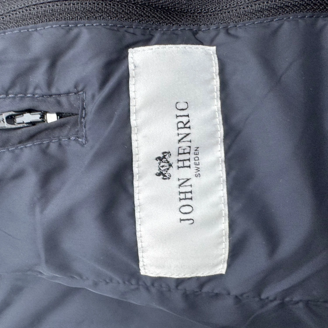 Mörkblå pufferjacka från John Henric - 2