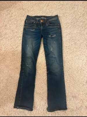 Ltb jeans - Ltb jeans med slitningar i modellen valerie i storlek W24 L30