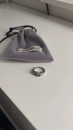Zadig & Voltaire Rock Ring - Säljer då den inte kommer till användning. Den är i storleken 48 (15,3 mm). Nypris 1300kr.