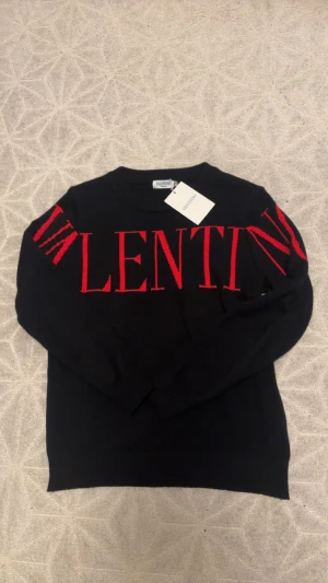 Valentino stickad tröja - Riktigt skön och varm under vintern❤️🧑🏻‍🎄