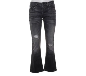 LTB jeans svarta lowwaist - Säljer mina supersnygga ltb jeans då de inge passar mig längre. Dom är lågmidjade med slitningar på benen. Dom är i jätte bra skick. Hör av vid frågor❤️