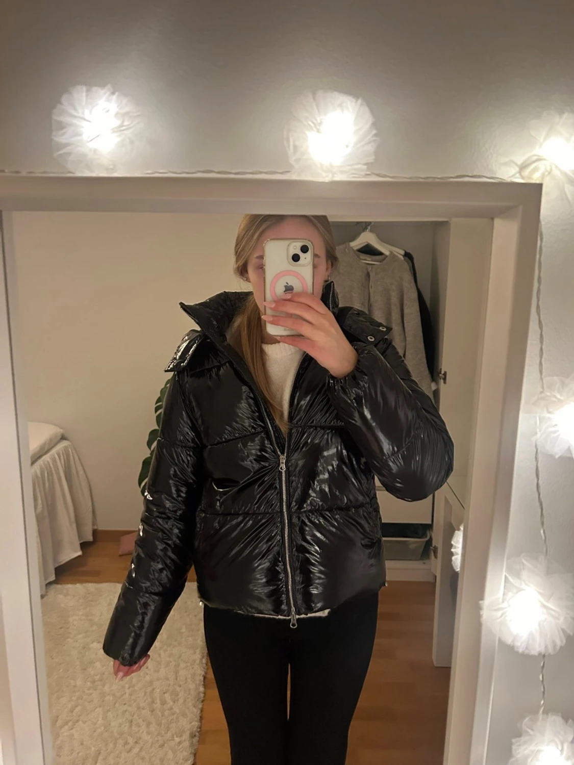 Svart glansig pufferjacka från Nelly - 1