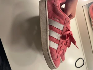 Rosa Adidas Campus 00 - Adidas Campus sneakers i snygg rosa färg💕Storlek 40