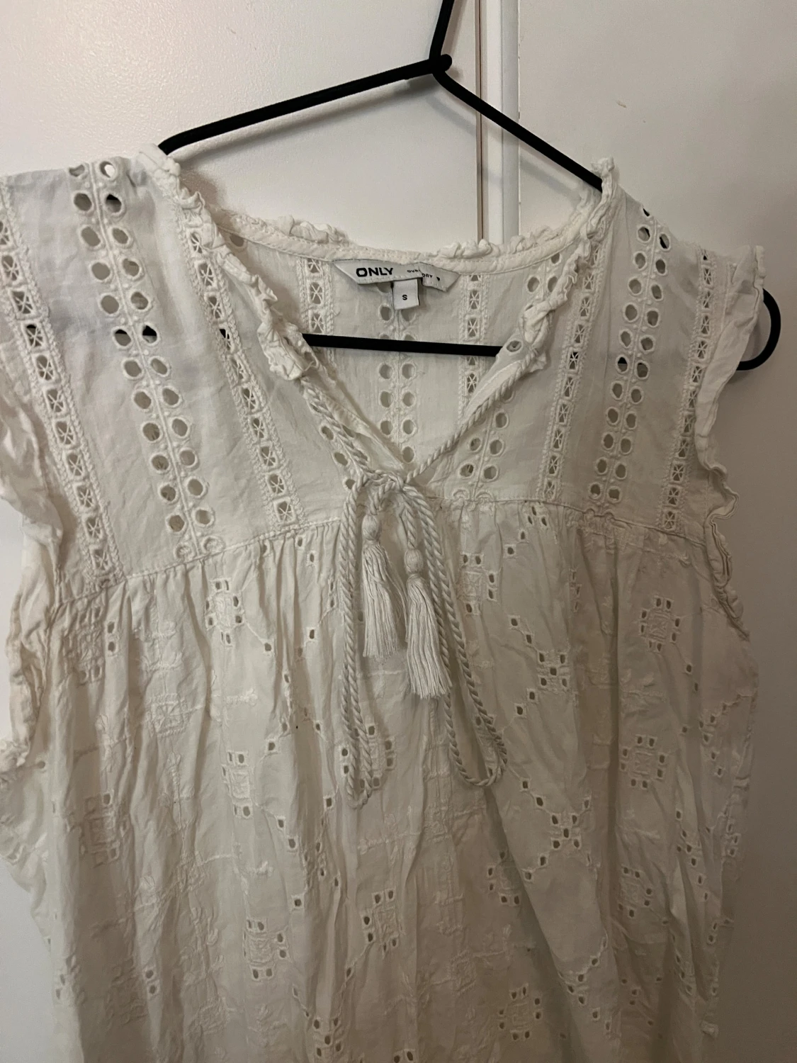 Vit broderad tröja från ONLY - 1