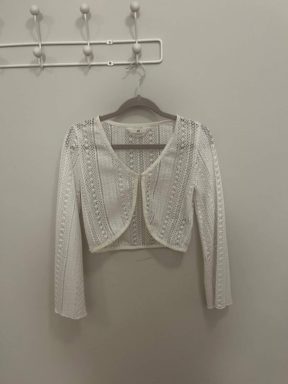 Vit spetsig kofta från H&M