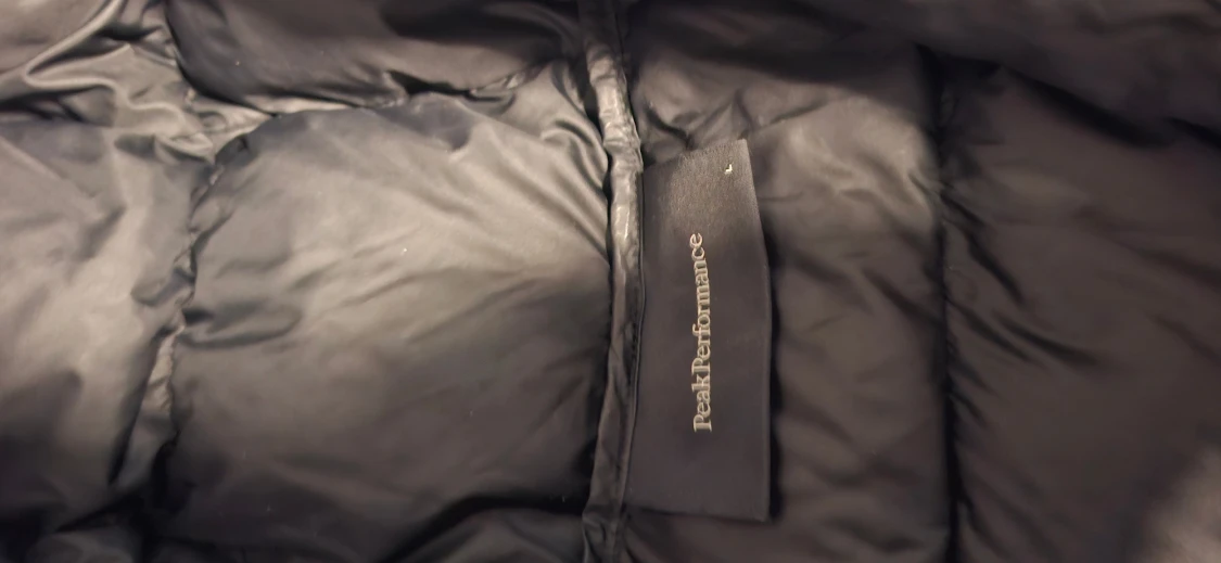 Svart Peak Performance dunjacka - 3