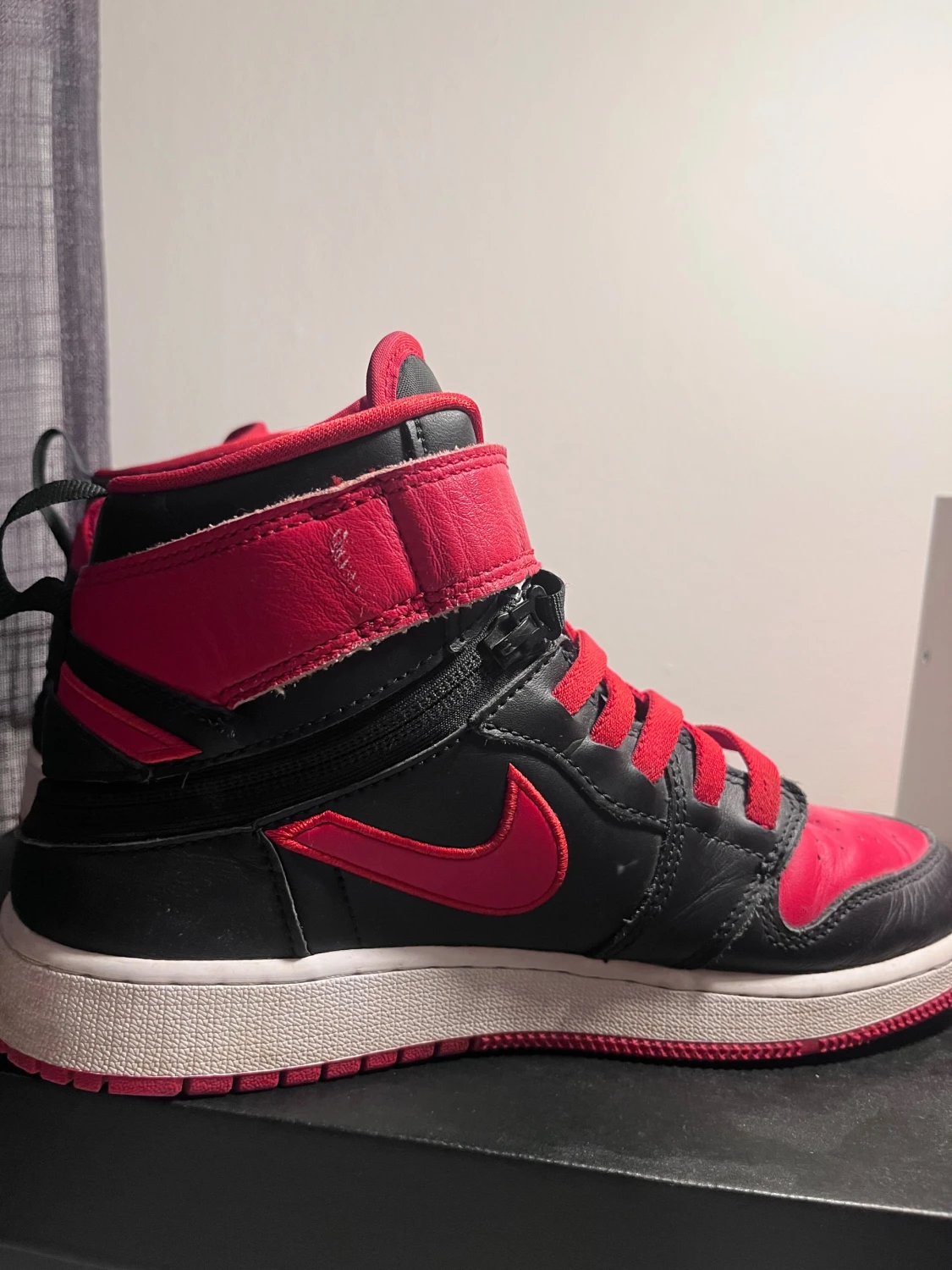 Nike Air Jordan 1 Hi FlyEase röd/svart - 1