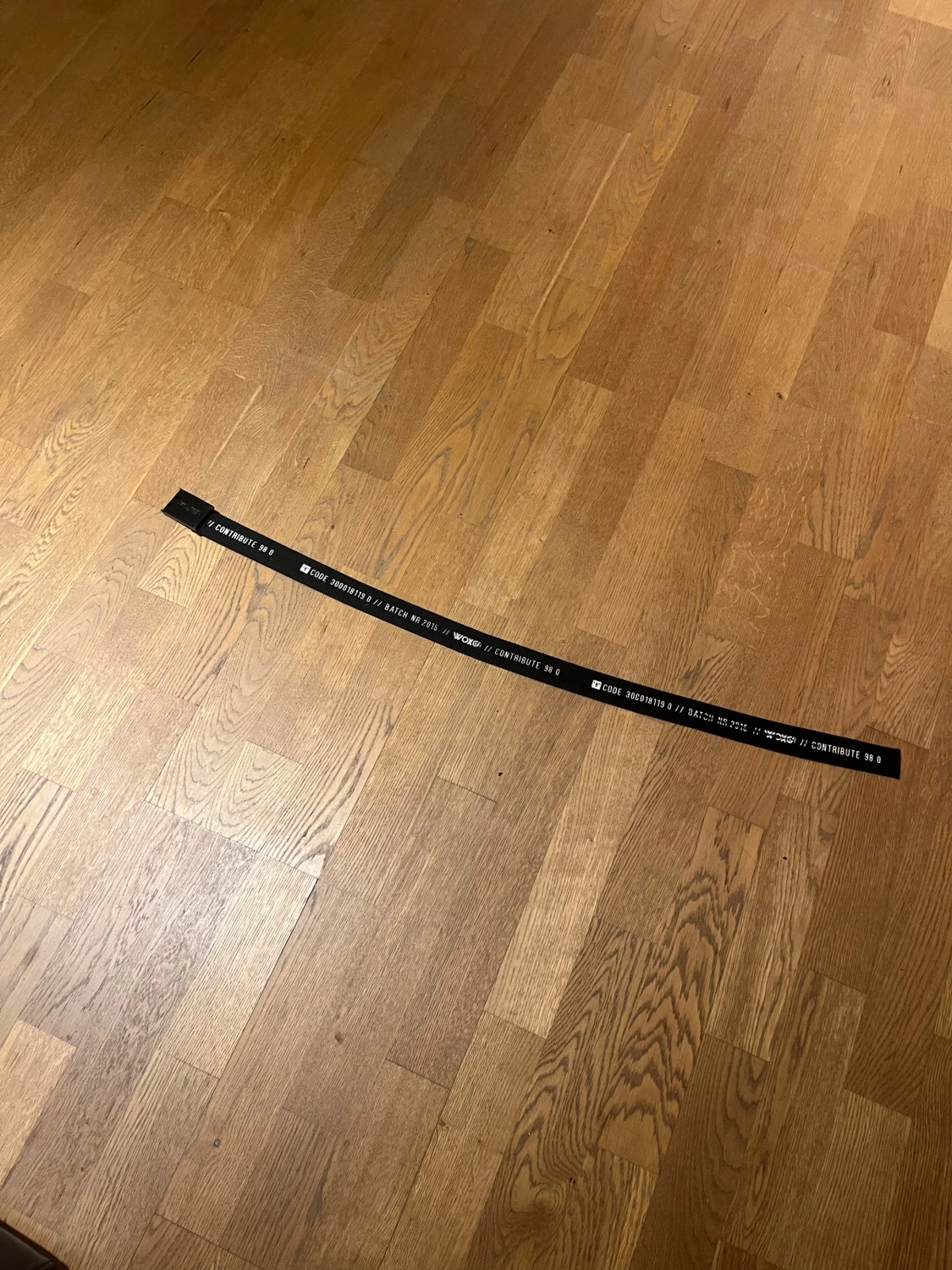 Svart textbälte från VOX