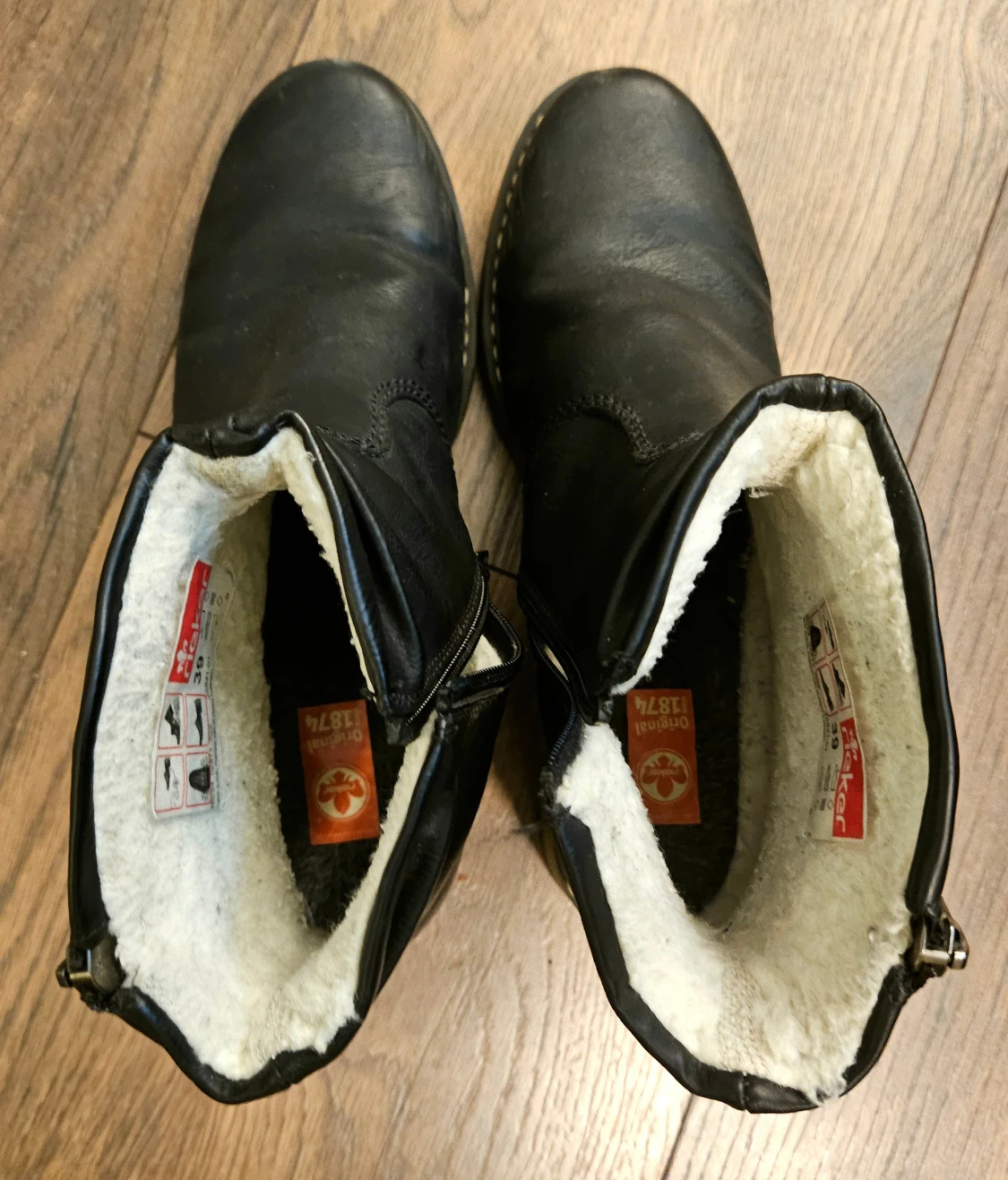 Svarta boots från Rieker med dragkedja - 2