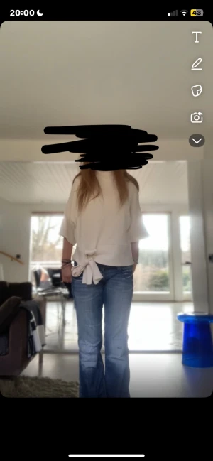 Stickad t shirt med rosett - Stickad t shirt med en rosett, strl S