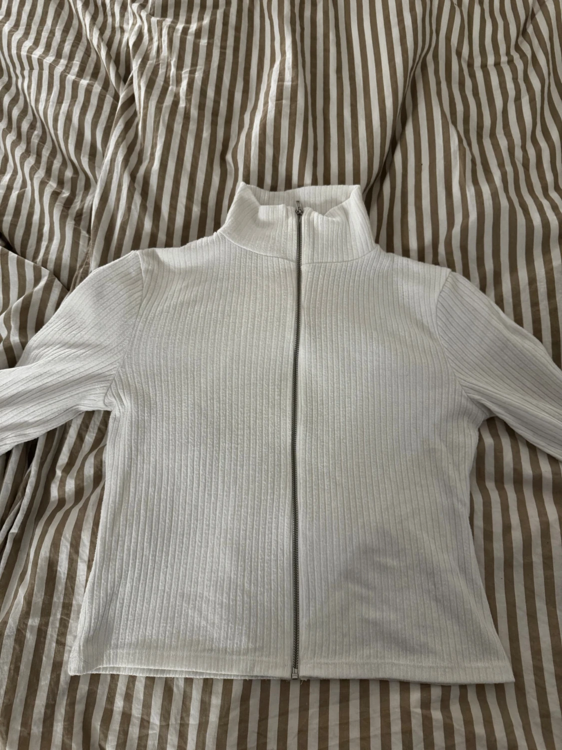 Vit ribbad zip-kofta  - 1