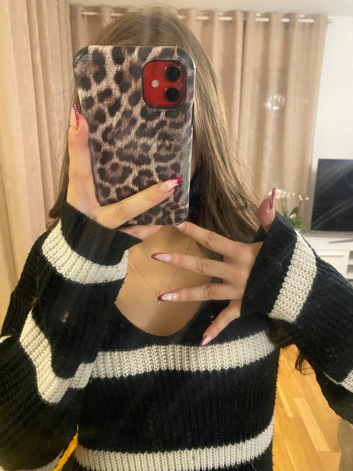 Svartvit randig stickad tröja - 1